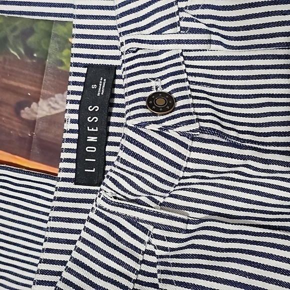 Lioness High Waisted Raw‎ Hem Pinstripe Wide Leg Jeans Size Small - Picture 7 of 11